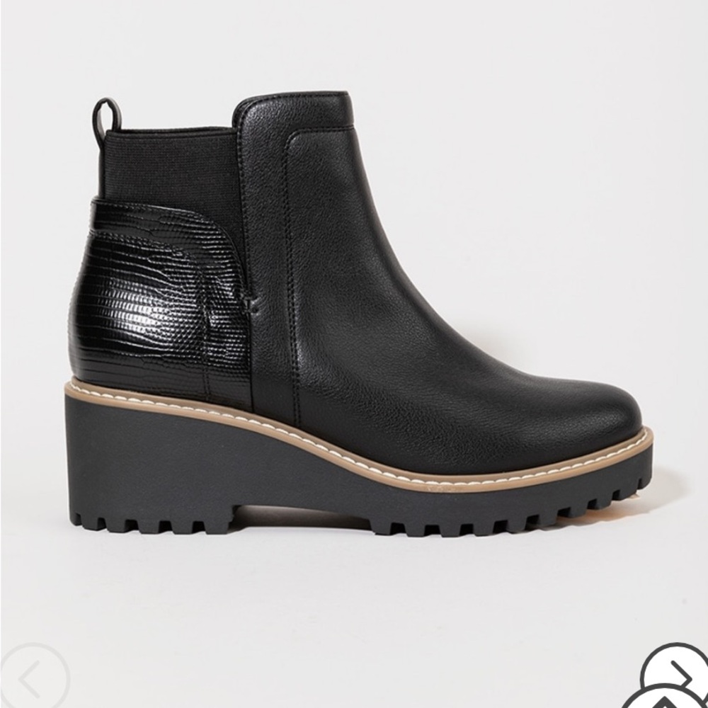 Dolce Vita Black Ankle Boots NWOT SZ 10